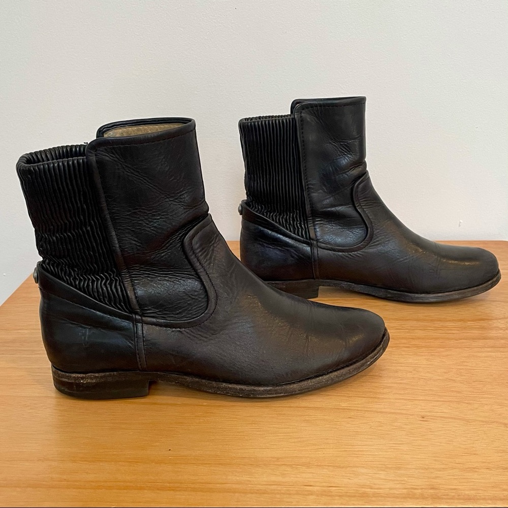 Frye short ankle black leather booties size 8